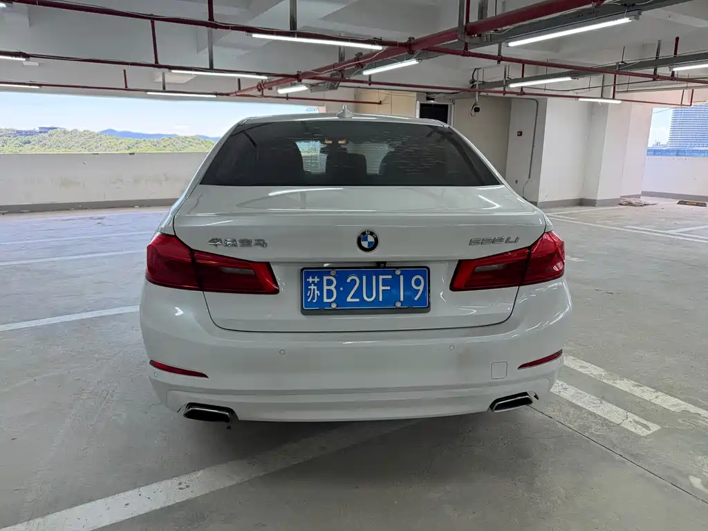BMW 5 Series 2017 — фото 16