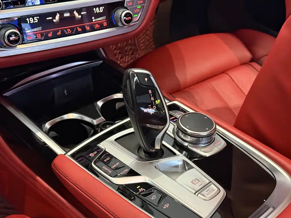 BMW 7 Series 2019 — фото 9