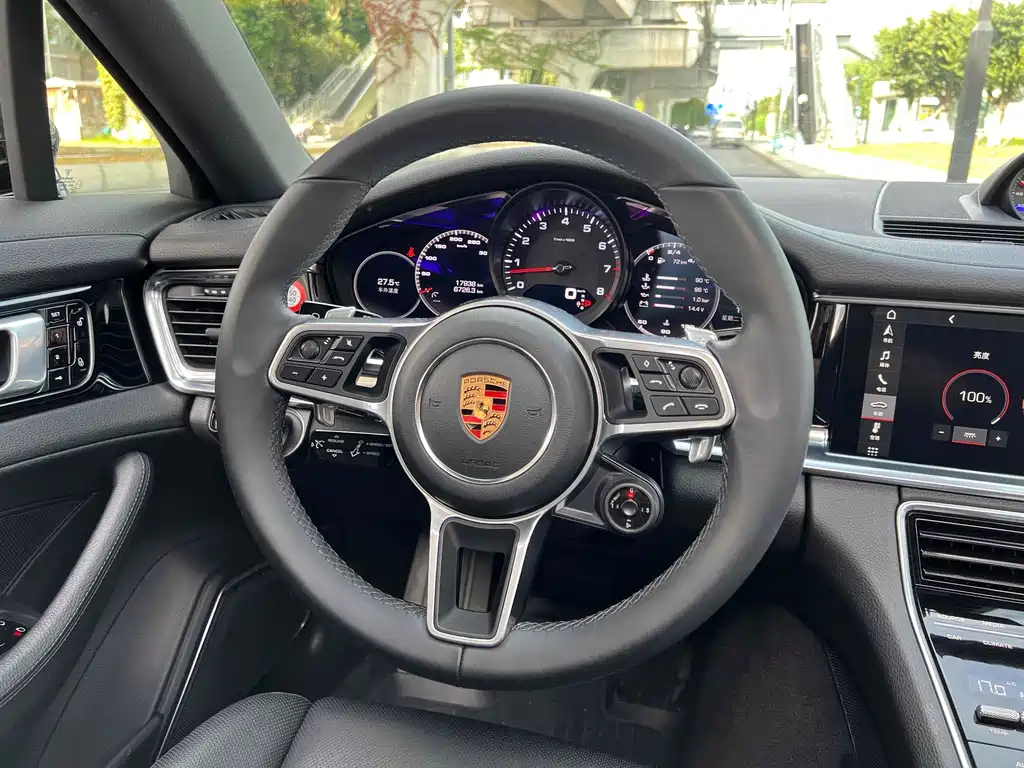 Porsche Panamera 2018 — фото 8