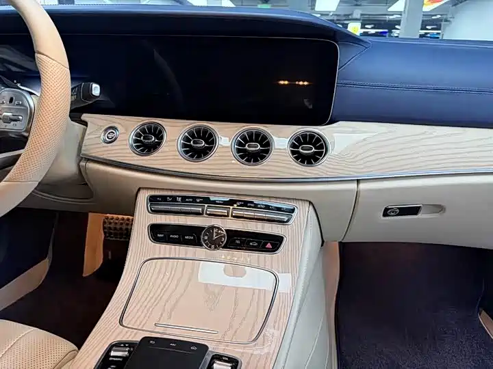 Mercedes-Benz E-Class 2020 — фото 16