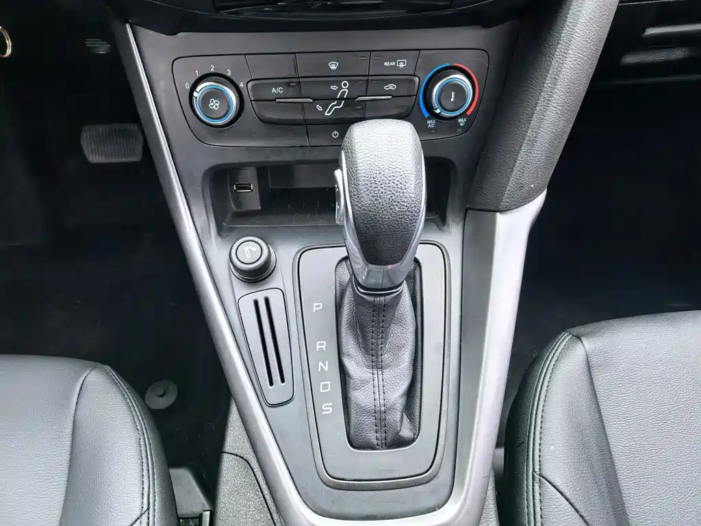 Ford Focus 2016 — фото 17