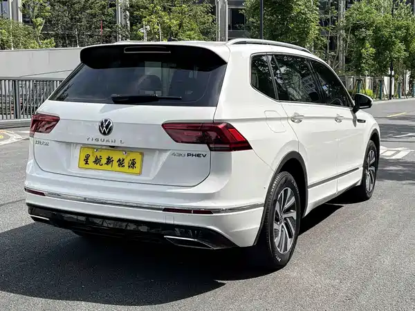 Volkswagen Tiguan L Plug-In Hybrid 2021