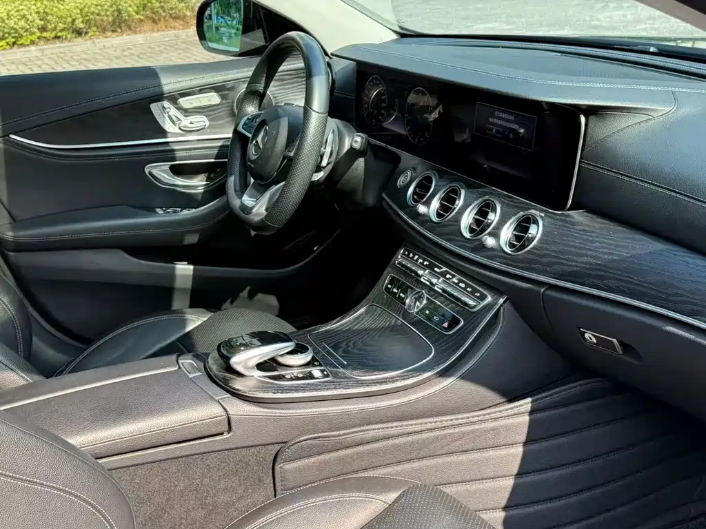 Mercedes-Benz E-Class 2018 — фото 19