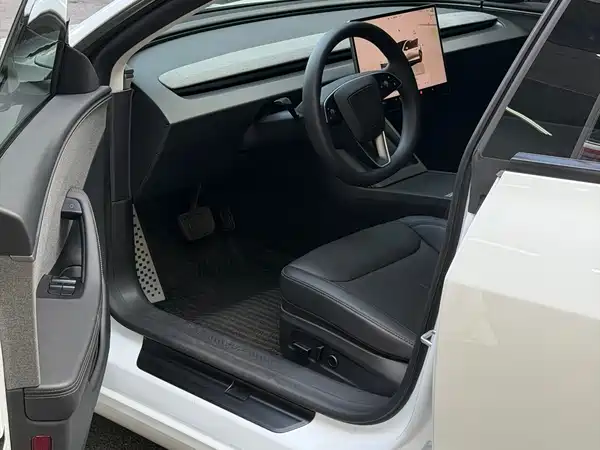 Tesla Model 3 2025
