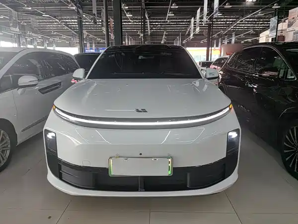 Li Auto L6 2025