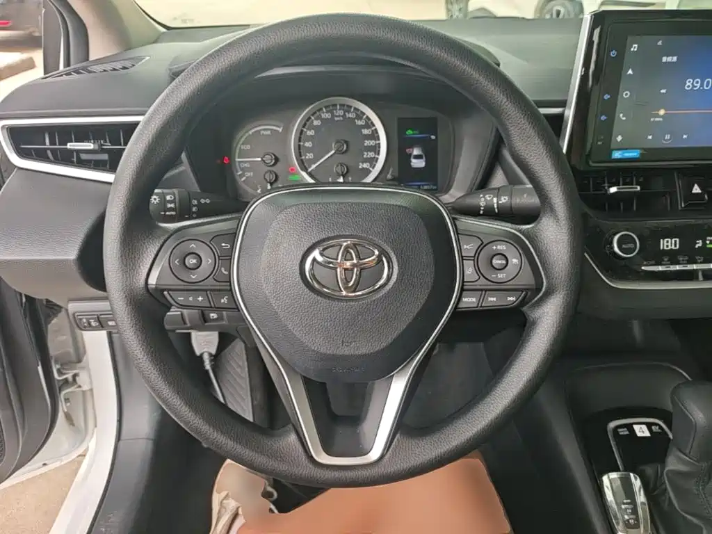 Toyota Corolla 2023 — фото 11
