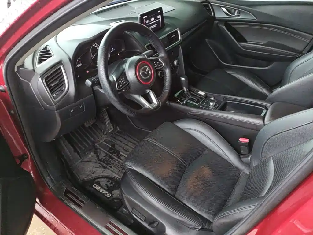 Mazda 3 Axela 2018 — фото 15