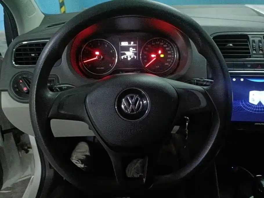Volkswagen Polo 2016 — фото 15