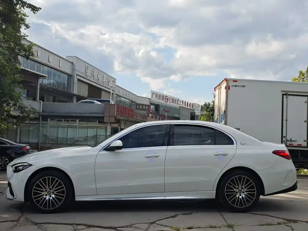 Mercedes-Benz C-Class 2023 — фото 7