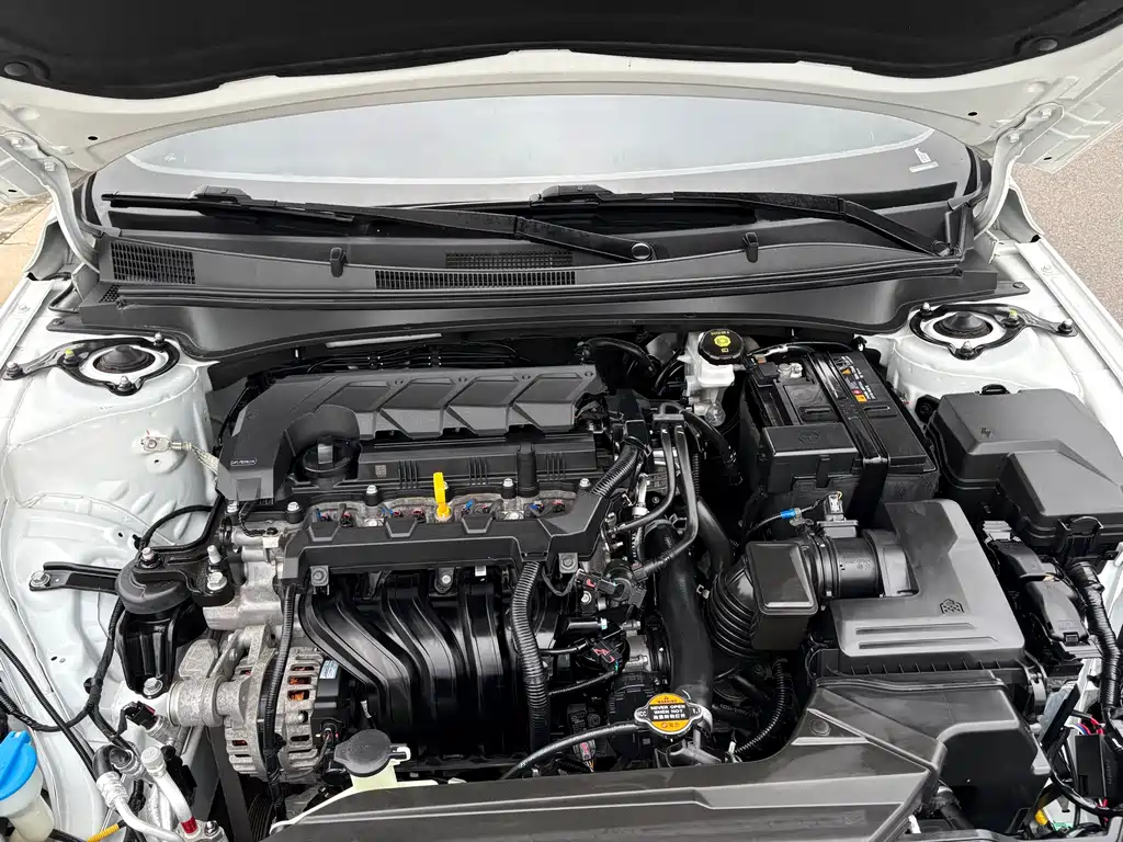 Hyundai Elantra 2023 — фото 17