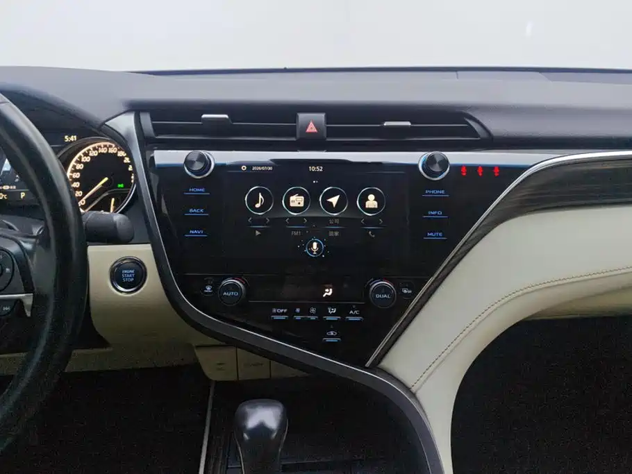 Toyota Camry 2020 — фото 13