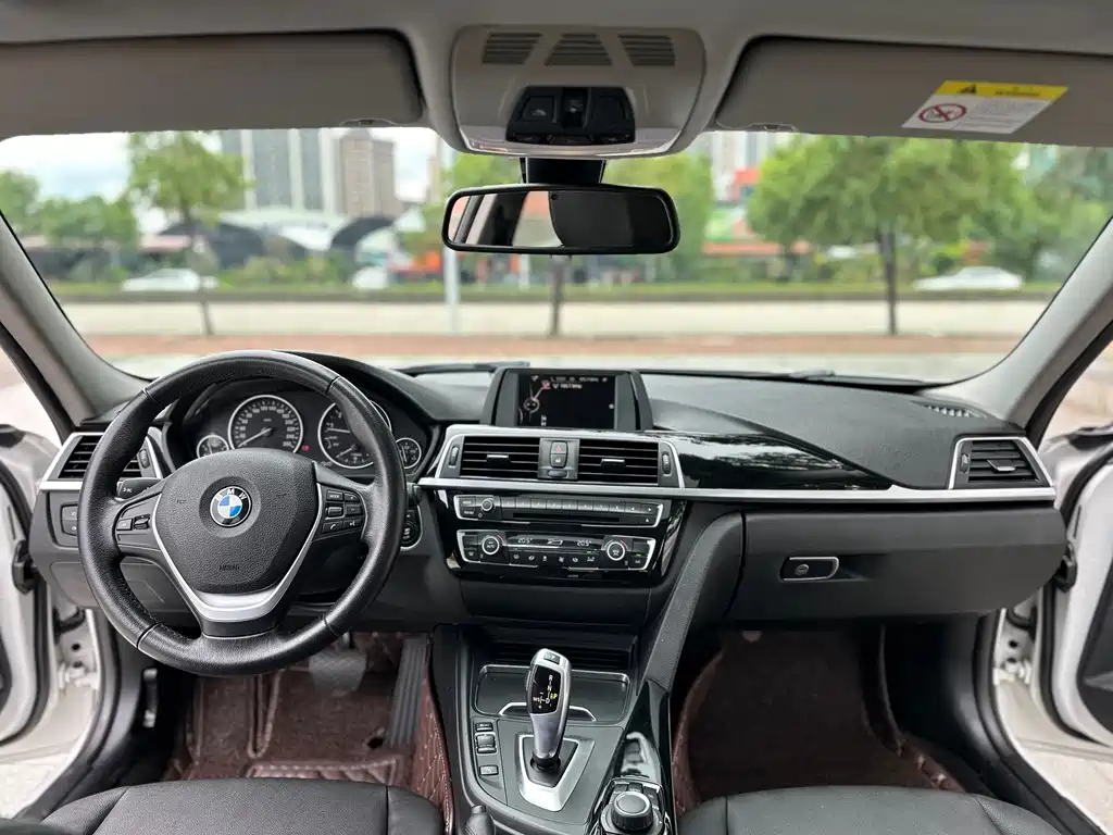 BMW 3 Series 2017 — фото 11