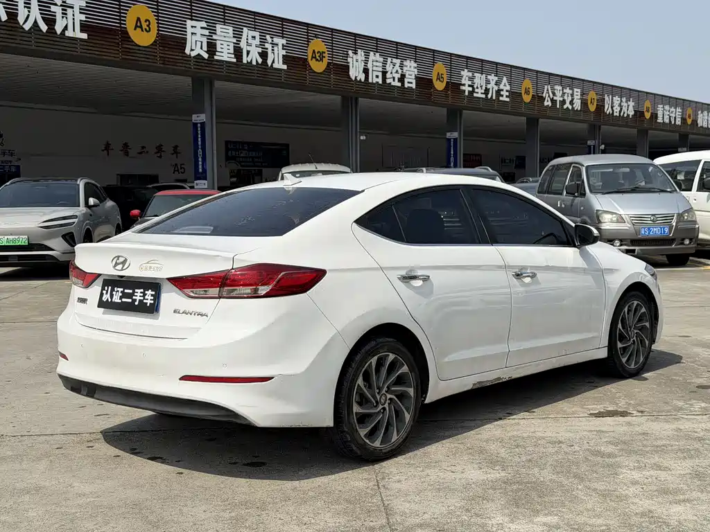 Hyundai Elantra 2020 — фото 12