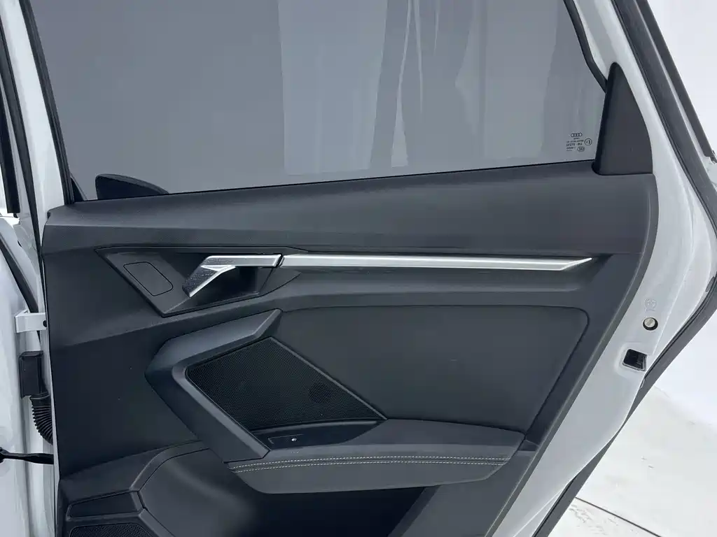 Audi A3 2023 — фото 25