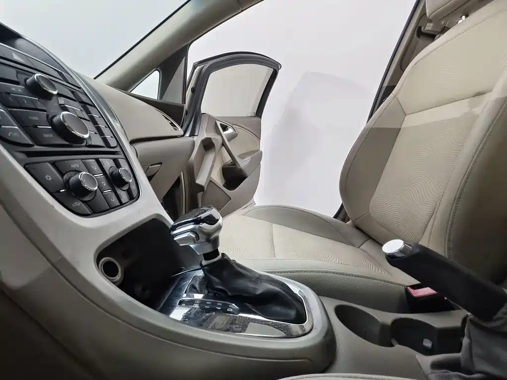Buick Excelle GT 2014 — фото 12