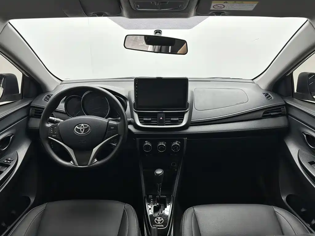 Toyota Yaris L 2022
