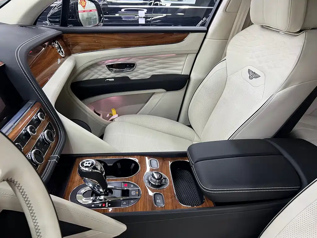 Bentley Bentayga — фото 11