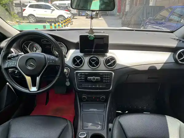 Mercedes-Benz GLA 2015
