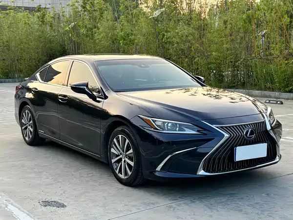 Lexus ES 2019