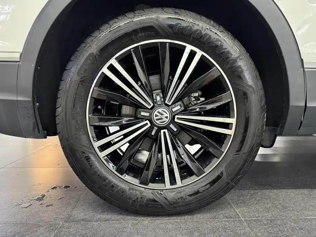 Volkswagen Tiguan L 2020 — фото 15