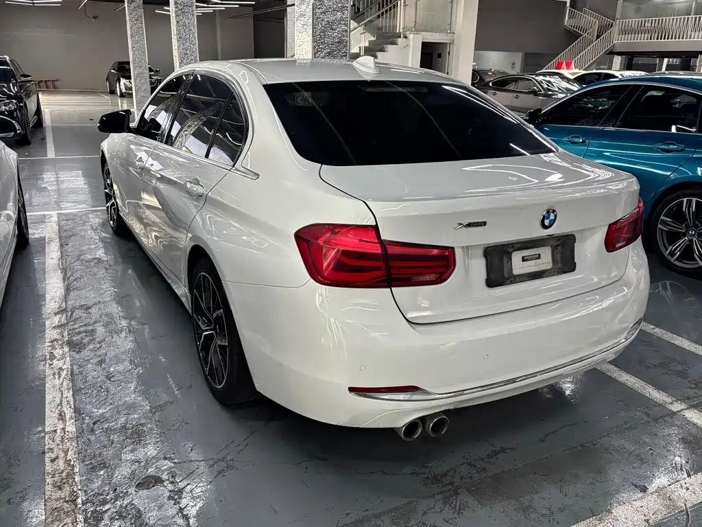 BMW 3 Series 2018 — фото 11