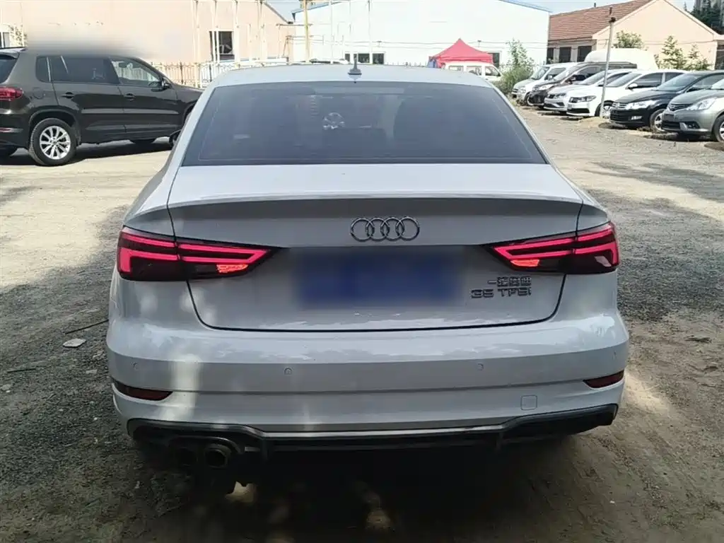 Audi A3 2018 — фото 6