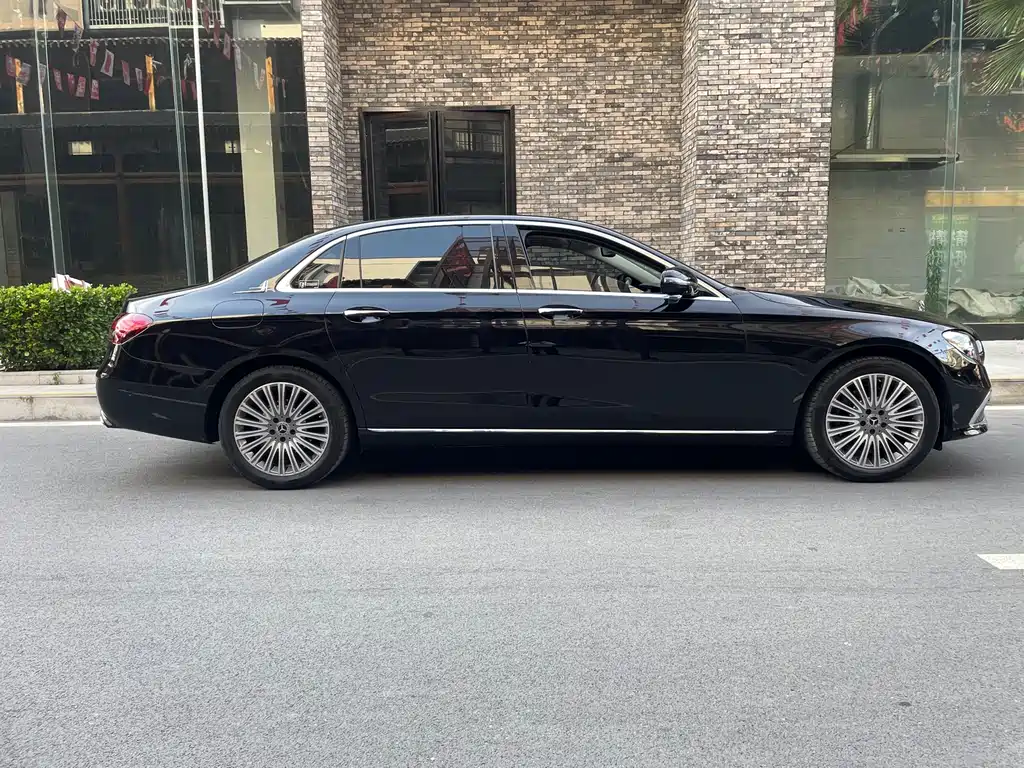 Mercedes-Benz E-Class 2023 — фото 4