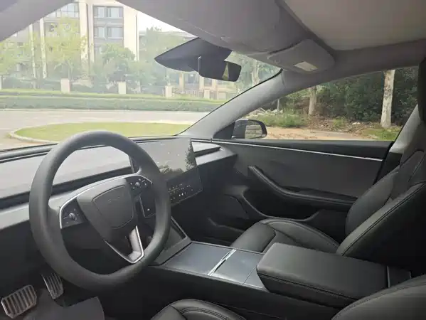 Tesla Model 3 2024