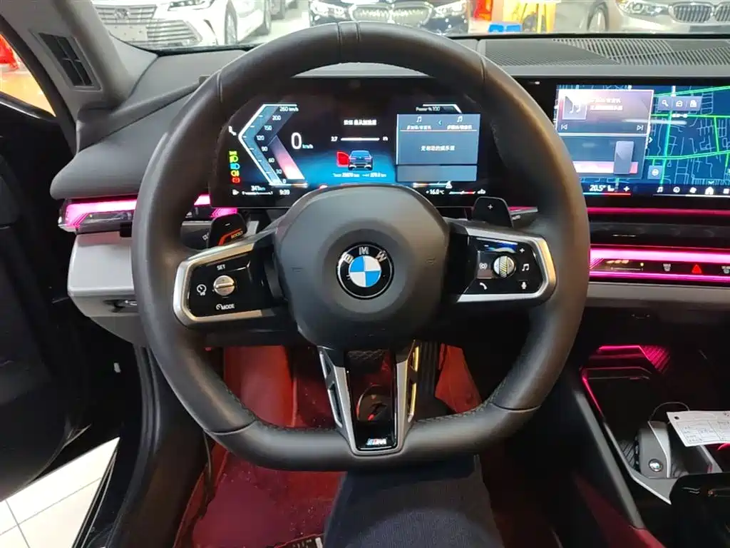 BMW 5 Series 2025 — фото 11