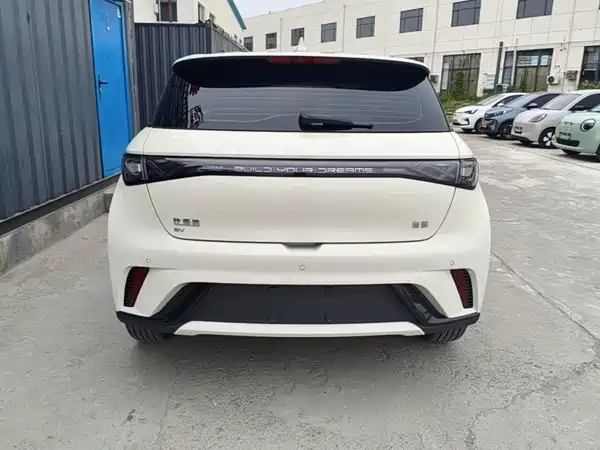 BYD Dolphin 2025