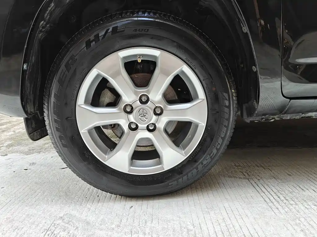 Toyota RAV4 2011 — фото 29