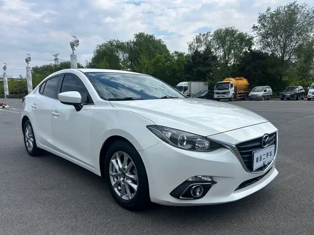 Mazda 3 Axela 2015 — фото 1