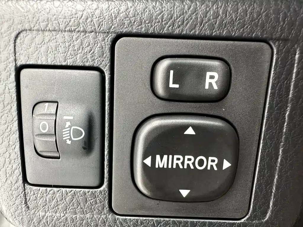 Toyota Yaris L 2023 — фото 12