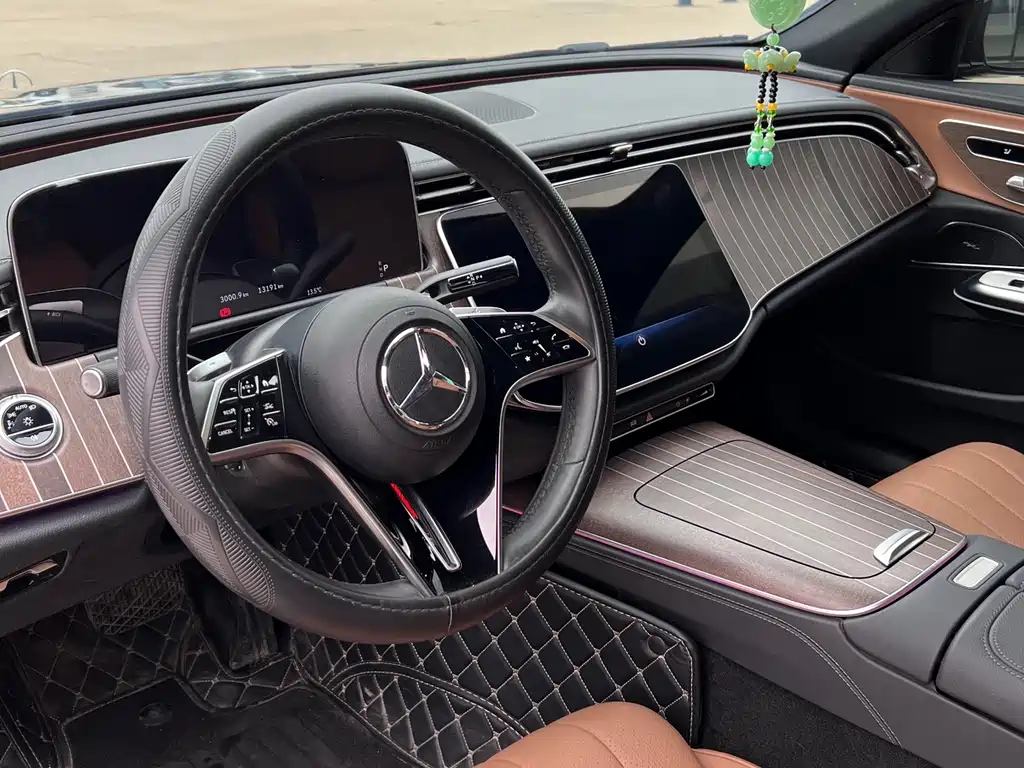 Mercedes-Benz E-Class 2025 — фото 4