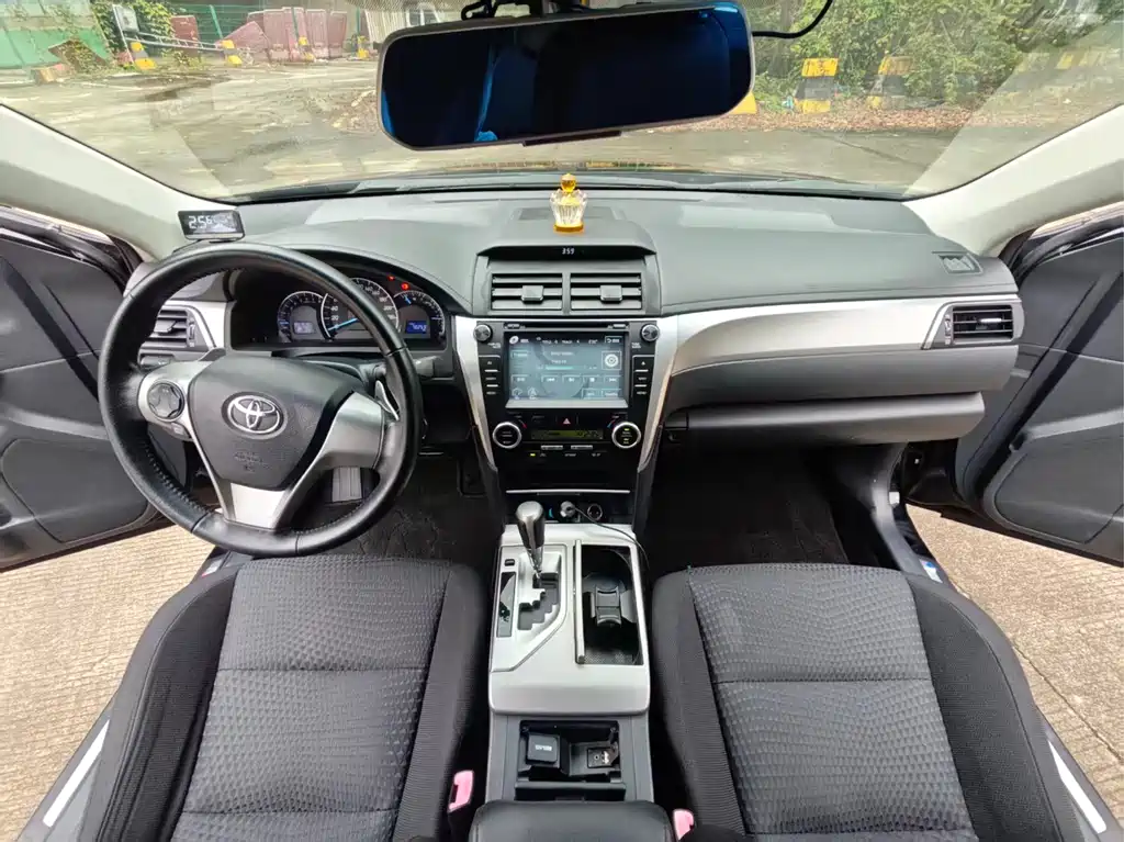 Toyota Camry 2014 — фото 11