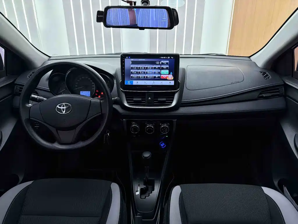 Toyota Yaris L 2020 — фото 13