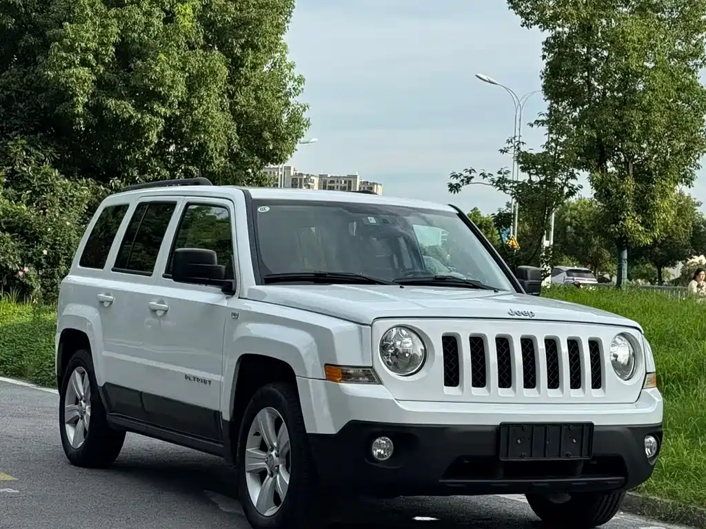 Jeep Freelancer 2015 — фото 3
