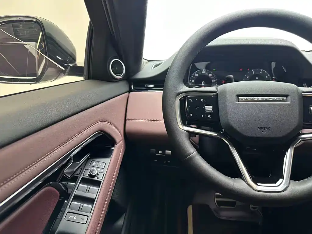Land Rover Range Rover Evoque 2023 — фото 11