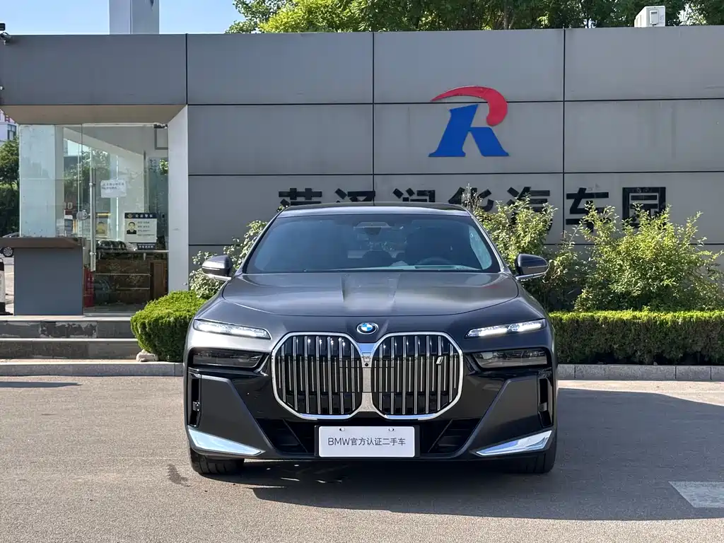 BMW i7 2025 — фото 2