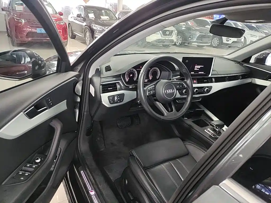 Audi A4L 2023 — фото 16