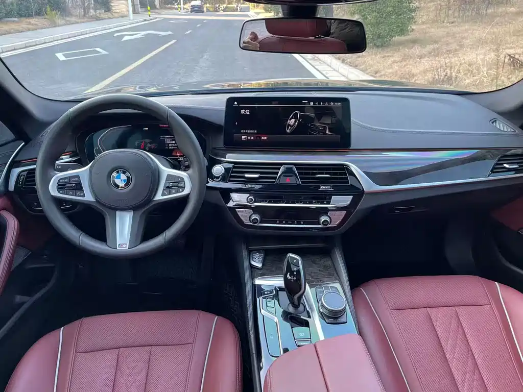 BMW 5 Series 2022 — фото 11