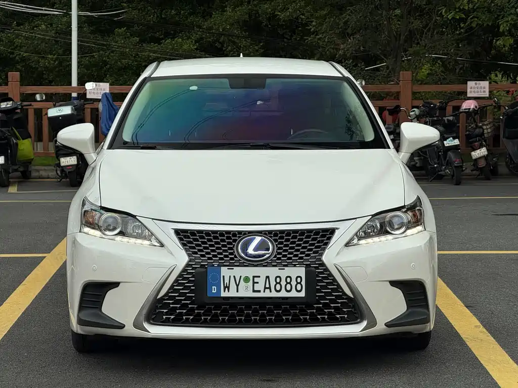 Lexus CT 2018 — фото 2
