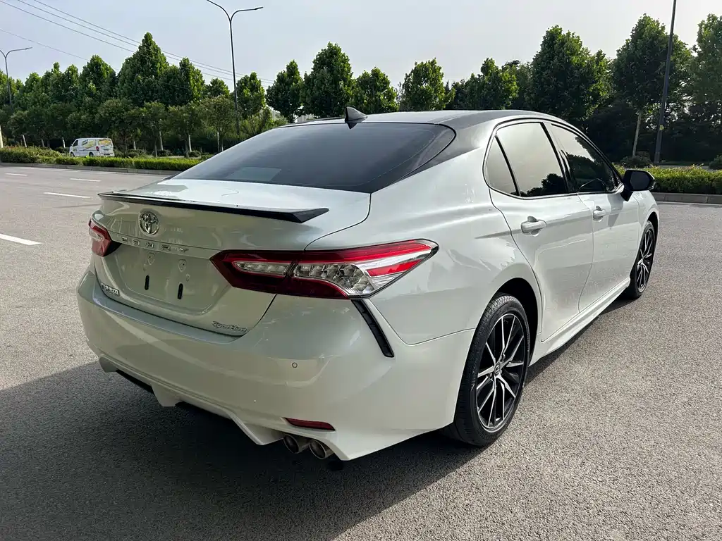 Toyota Camry 2021 — фото 12