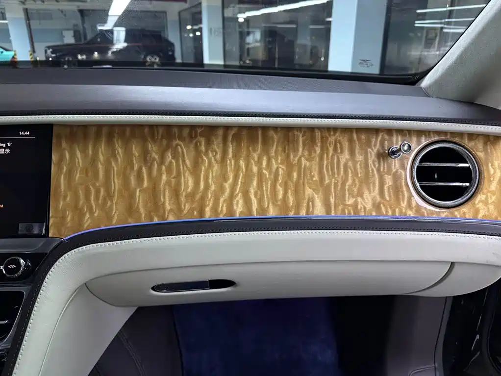 Bentley Flying Spur 2021 — фото 14