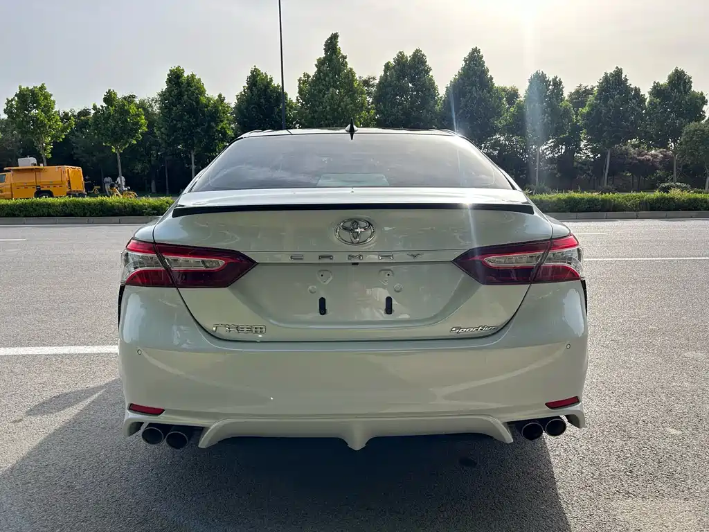 Toyota Camry 2021 — фото 13