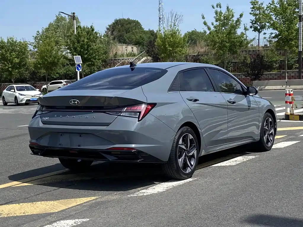 Hyundai Elantra 2021 — фото 18