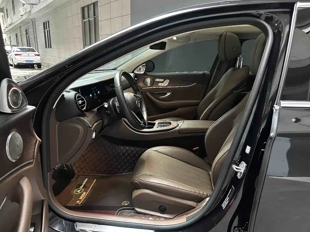 Mercedes-Benz E-Class 2022 — фото 12