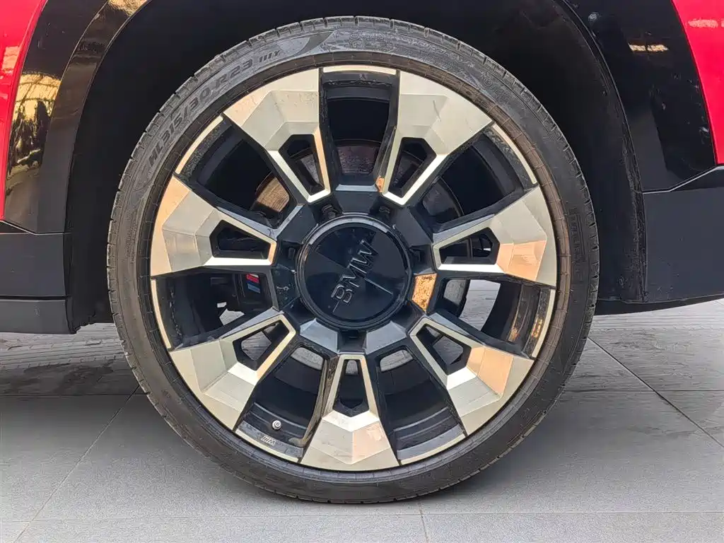 BMW XM 2023 — фото 18