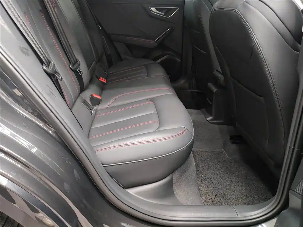 Audi Q2L 2024