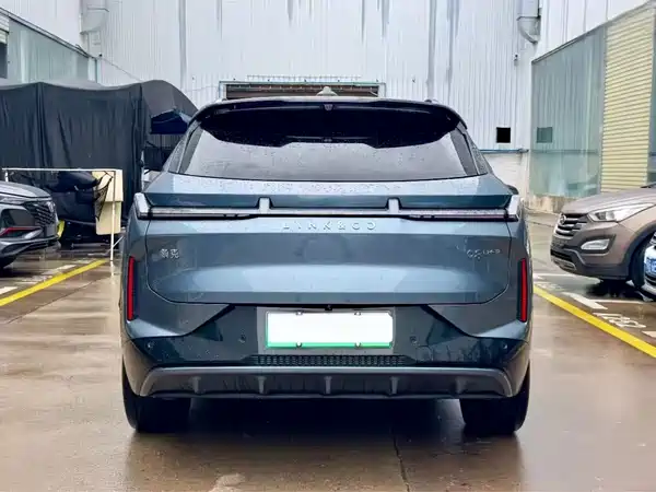 Lynk & Co 08 EM-P 2024